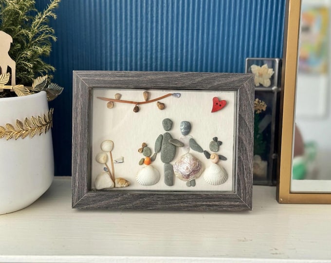 Pebble Art Shell Family in wooden Frame Mum Dad and two Daughters