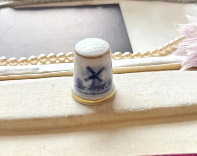 Vintage Delft-Style Porcelain Thimble – Blue Windmill Design