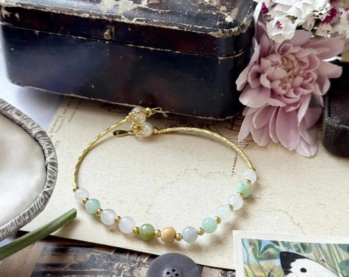 Gold-Plated Adjustable Jade & Pearl Beaded Bracelet – Natural Gemstone Trend