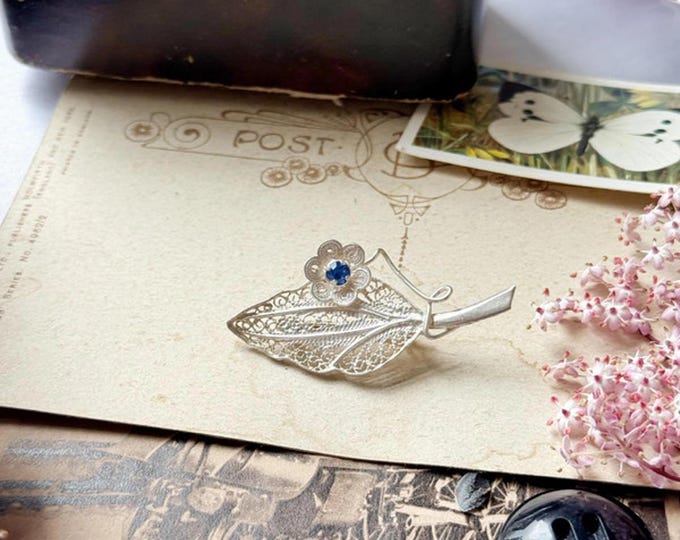 Vintage Silver Floral Filigree Brooch – Blue Gem Accent
