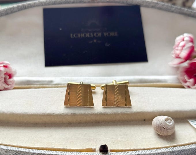 Gold-tone vintage cufflinks with etched design – 60s/70s style