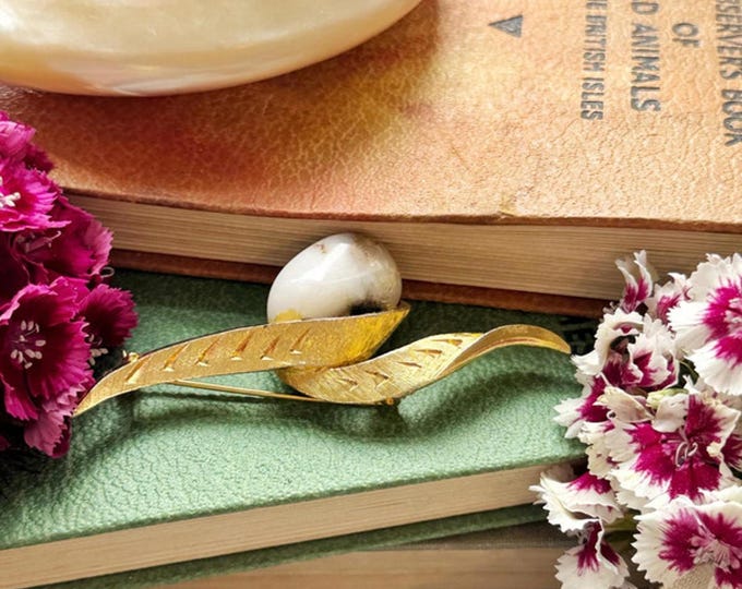 Vintage Gold-Tone Leaf & Natural Stone Cabochon Brooch