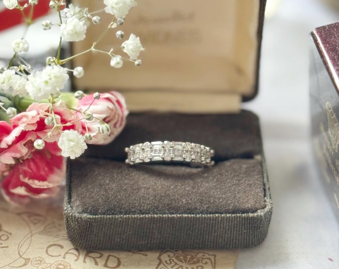 Silvertone Sparkling Glass Dress Ring Size R US 8 Vintage-Inspired Cocktail Glam