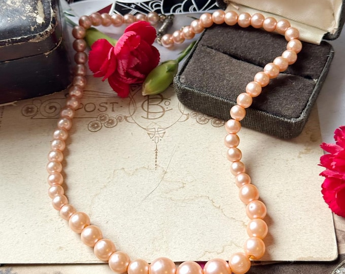 Vintage lightweight peach faux plastic pearl choker necklace with barrel clasp