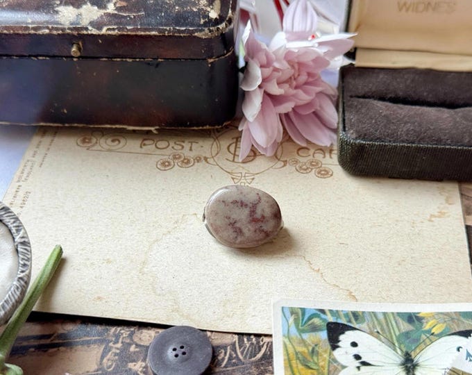 Smooth Stone Pebble Brooch – Natural Earth Tones in Silver Tone Setting
