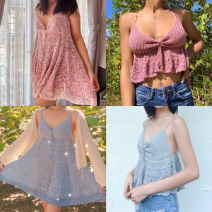 Puede incluir: Cuatro tops de crochet diferentes en varios colores y estilos. Los tops est&aacute;n hechos con un delicado punto de crochet y presentan una variedad de escotes y tirantes.