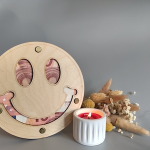 Holzkarte als Geldgeschenk Gutschein,Smiley, Gutscheinverpackung, Wunscherfüller individuell mit Name - Karte aus Holz für Geld