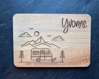 Personalisiertes Frühstücksbrettchen, Camping Wohnwagen, Holzbrettchen graviert mit Name und Motiv