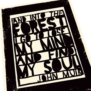 Citaat van John Muir. En ik ga het bos in om gek te worden en mijn ziel te vinden - Wildernis Wandelen Kamperen Backpacken Boswouden Cabinebossen