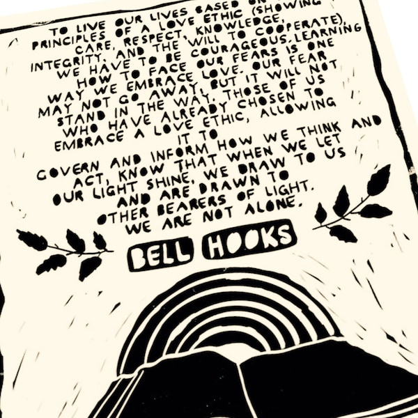 Bell Hooks Zitat ,Liebe, Ethnizität, Geschichte, handgemachter Druck, Reliefdruck, Regenbogen und Buchillustration, schwarz weiß Druck, minimalistisch