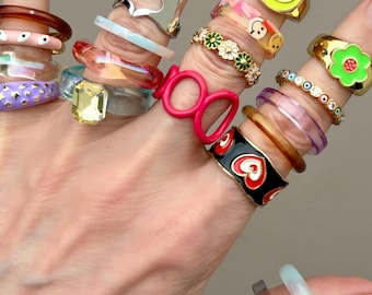 Mystery Ring Shovel: Surprise with 5 mixed finger rings made of metal and acrylic