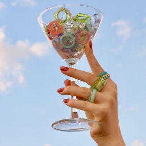 Resin Bubble Ring / Kunststoff Ring/ Geschenk für sie / Vintage Ring / Trendschmuck / bunte Ringe / Juicy Ringe / 90er Trend Schmuck / Acryl