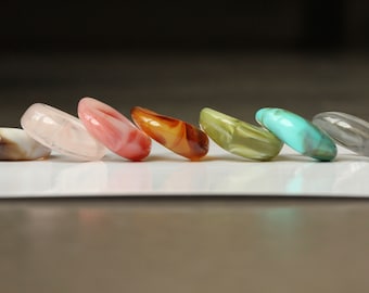 Resin Chunky Ring made of colorful Juicy plastic, the perfect gift for her in the 2000s vintage trend