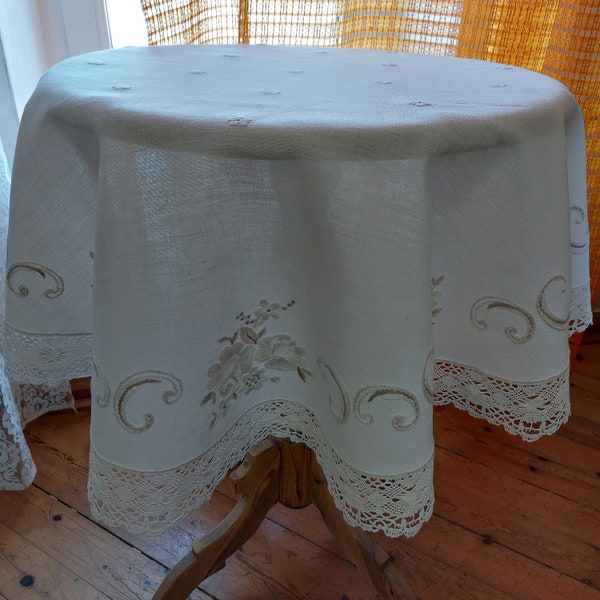 Nappe ovale brodée à la main avec bords en dentelle, nappe scandinave vintage, couverture de table ovale, nappe en lin + coton (T4)