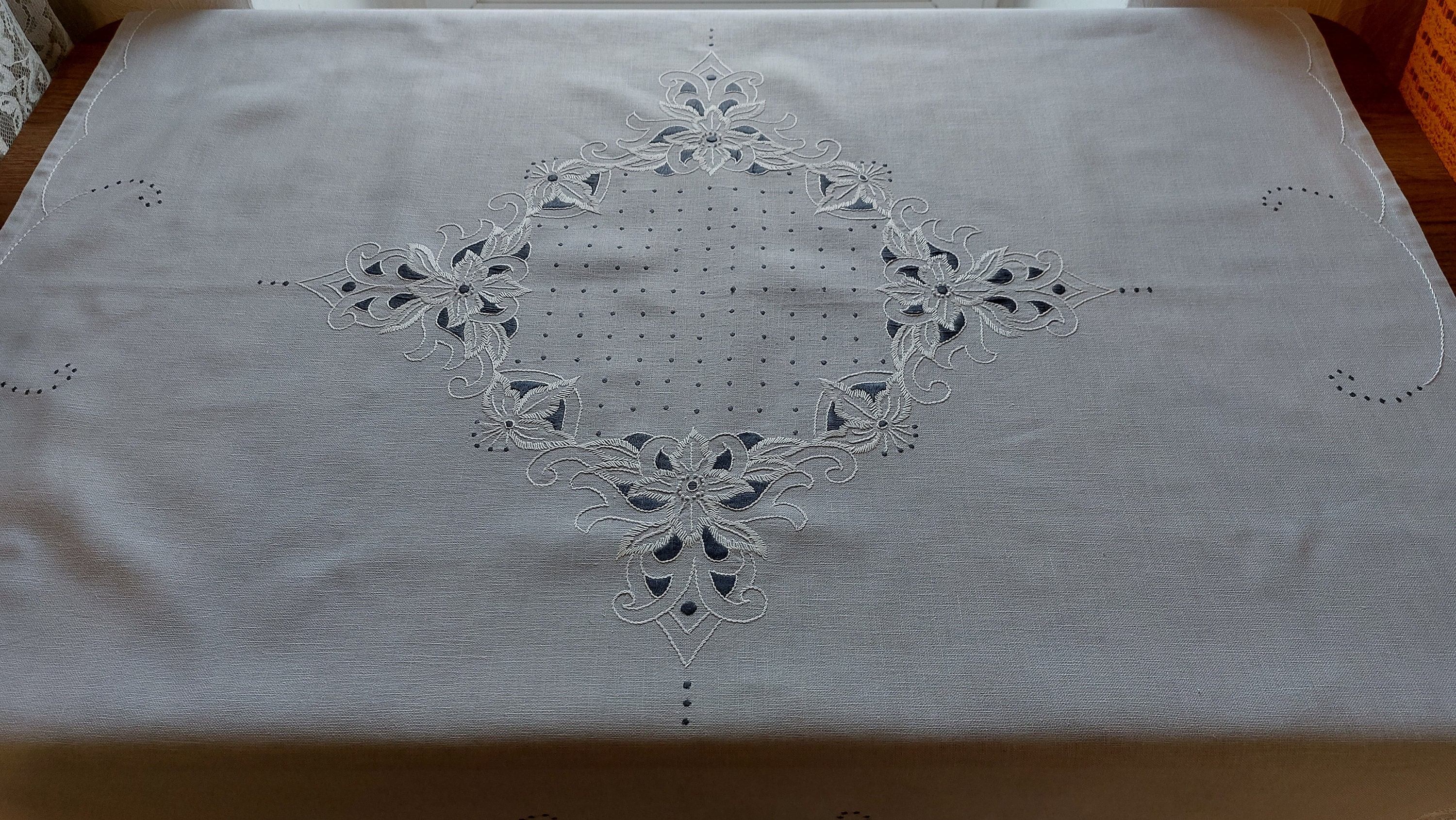 ヴィンテージ ハンド刺繍 ライトグレー スクエア リネン テーブル 