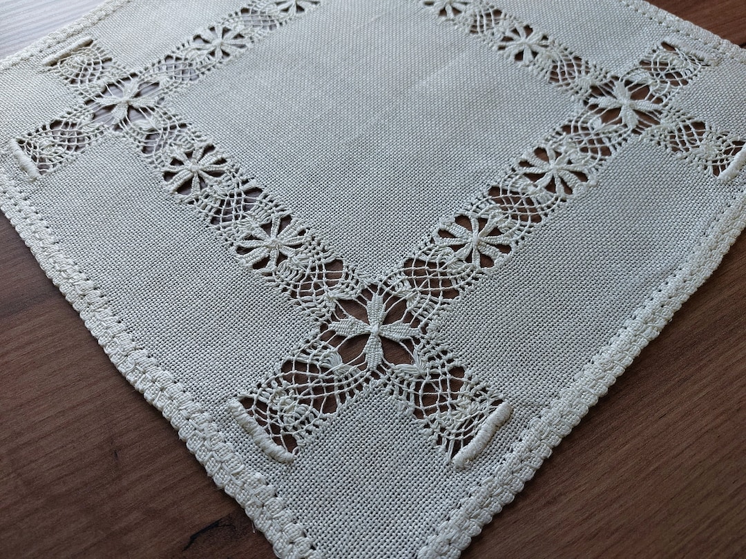 Vintage Handmade Openwork Linen Table Mat , Vintage Table Linens, Room ...