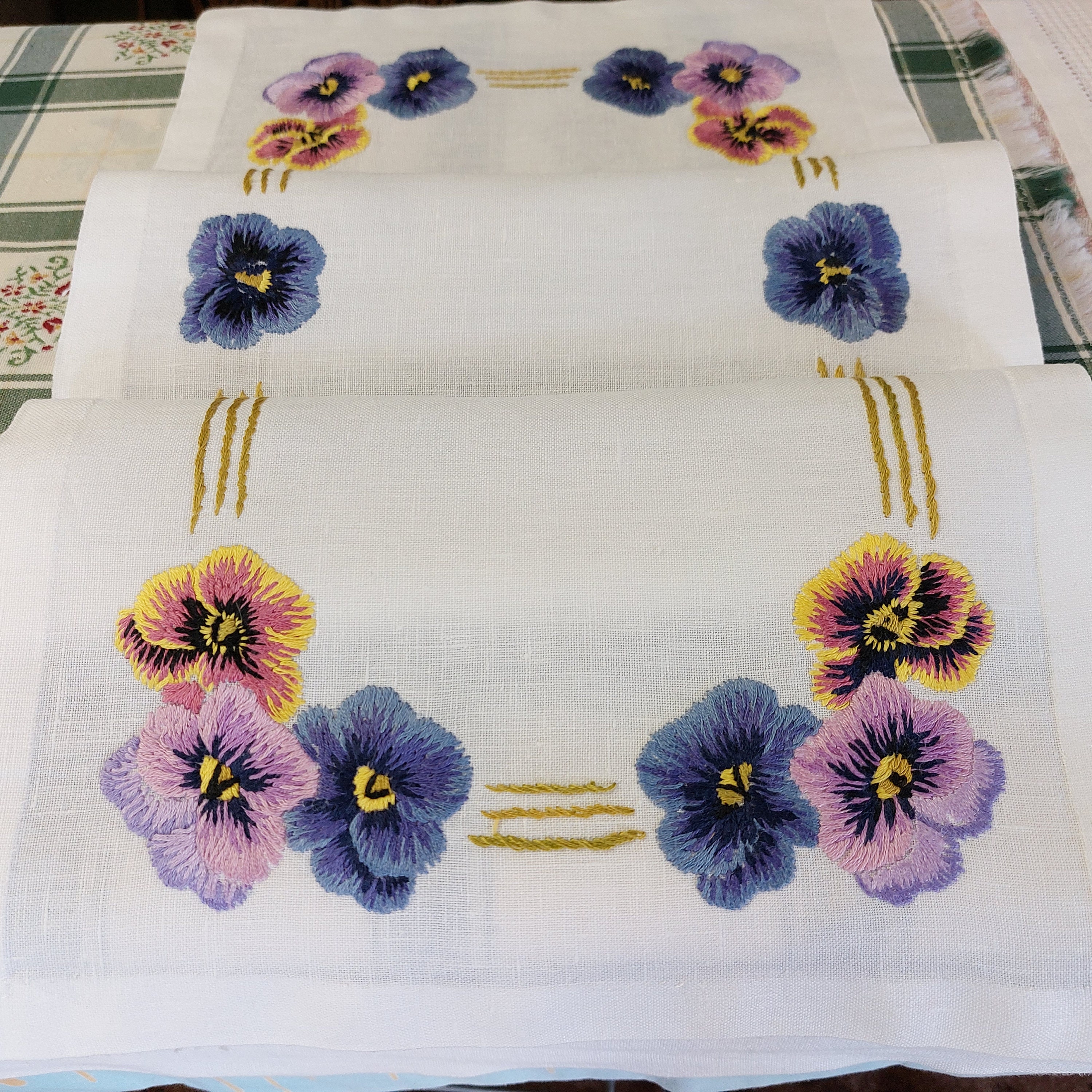 ウィドウフラワー 手刺繍のヴィンテージソフトコットンテーブル