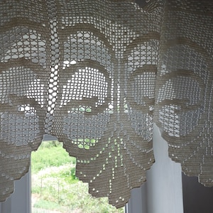 Vintage handmade crochet valance curtain , crocheted cafe curtain , kitchen cafe curtain  (T5)