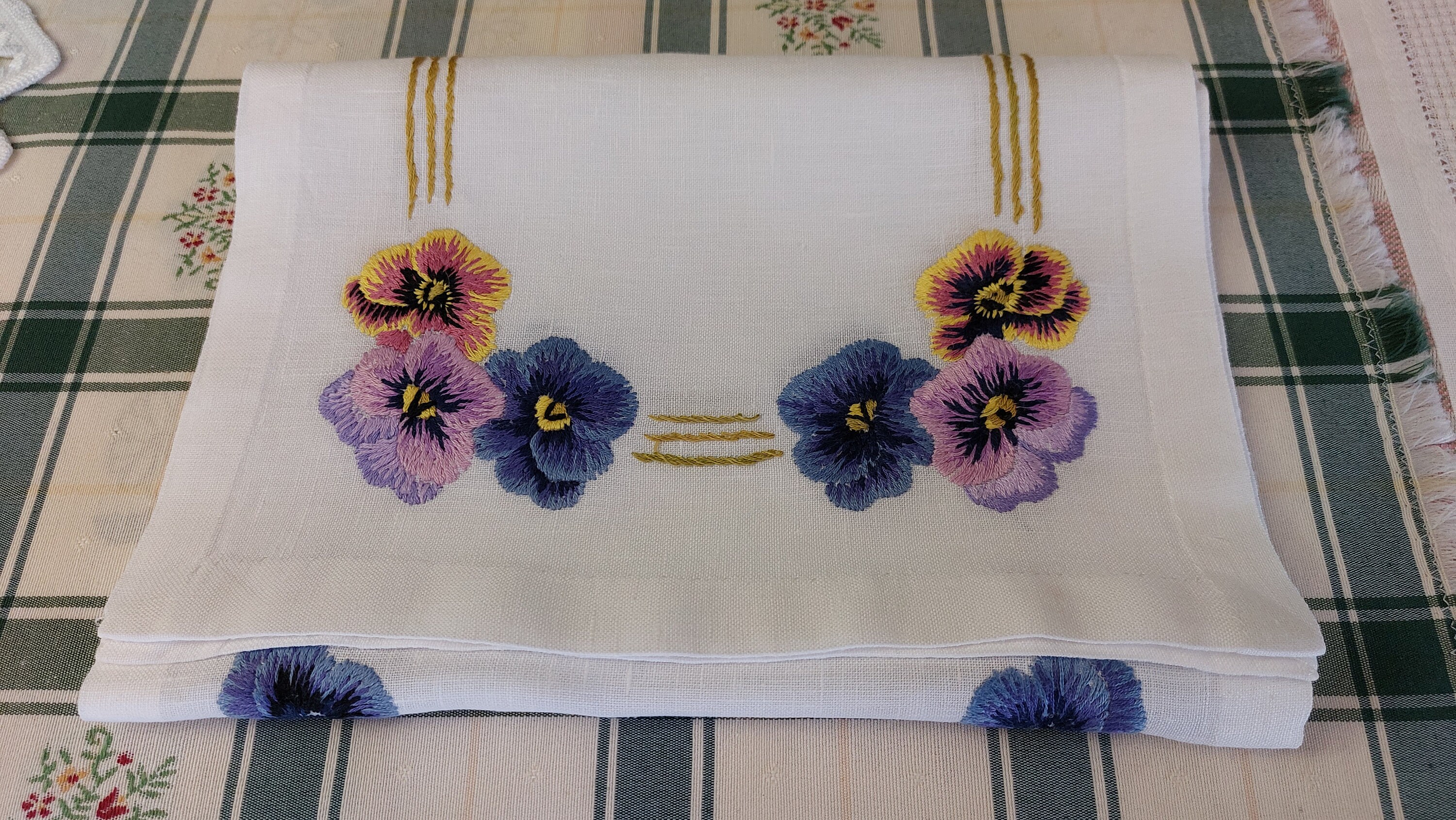 ウィドウフラワー 手刺繍のヴィンテージソフトコットンテーブル