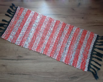 Tissu de coton vintage tissé à la main Tapis de table rouge blanc noir couleurs de Suède, Table topper, table runner, dressing de table, décor de table (1)