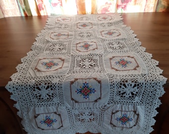 Vintage kant haak - Kruissteek geborduurd Handgemaakte Scandinavische tafelloper, tafel toppe tafelmat, tafeldecor vintage textiel (T5)