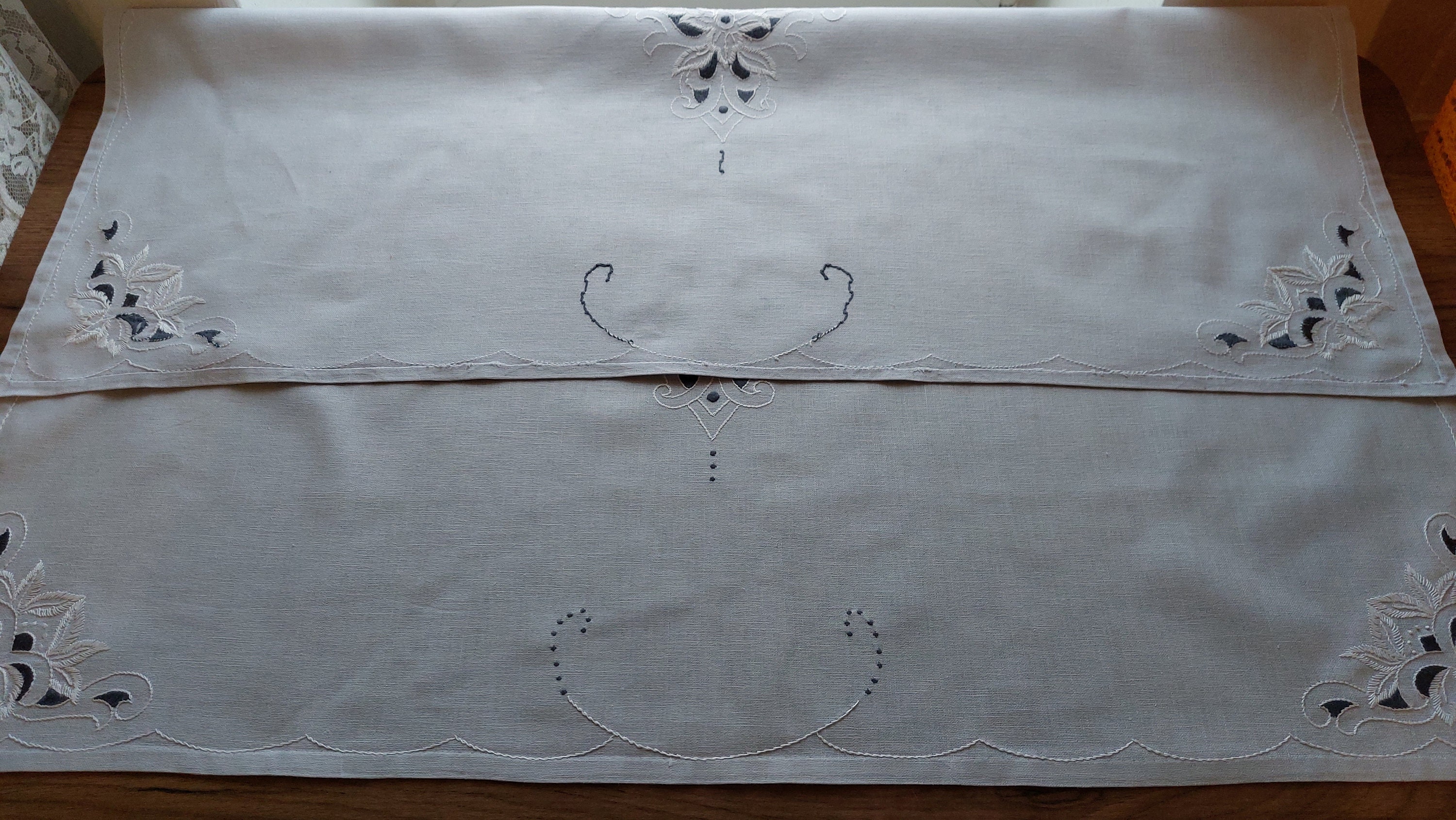 ヴィンテージ ハンド刺繍 ライトグレー スクエア リネン テーブル 