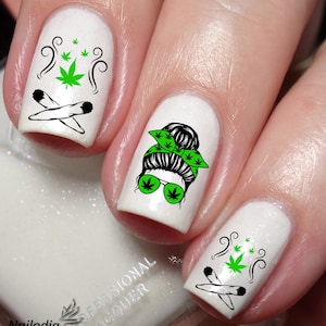 Calcomanía de uñas de Weed Mom