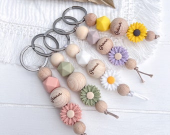Keychain personalized with name flower wooden gift wife girlfriend pendant daisy sunflower