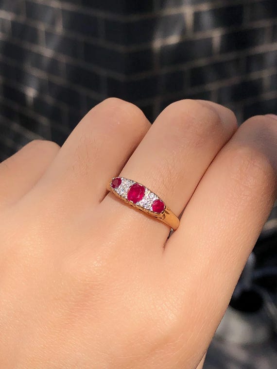 9k gold diamond and ruby ring five stone band Vic… - image 6