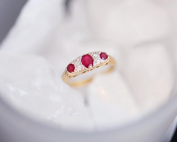 9k gold diamond and ruby ring five stone band Vic… - image 7