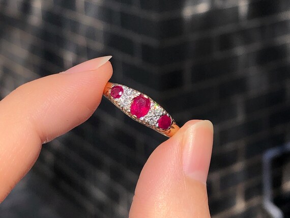 9k gold diamond and ruby ring five stone band Vic… - image 5
