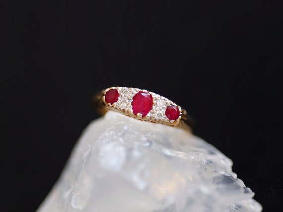9k gold diamond and ruby ring five stone band Vic… - image 2