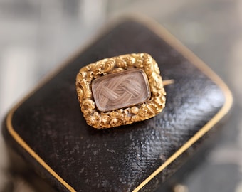 Georgian 18k-20k gold mourning Brooch woven hair chased frame