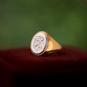 Antique French 18k gold signet ring chevalière coat of arms heraldry armorial engraved crest family jewelry
