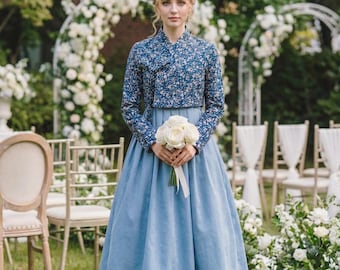 Hemelsblauwe moderne Hanbok: jas en minirok met bloemenprint