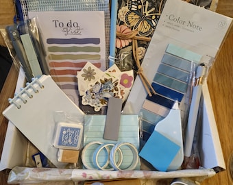 25 Piece Stationery Bundle