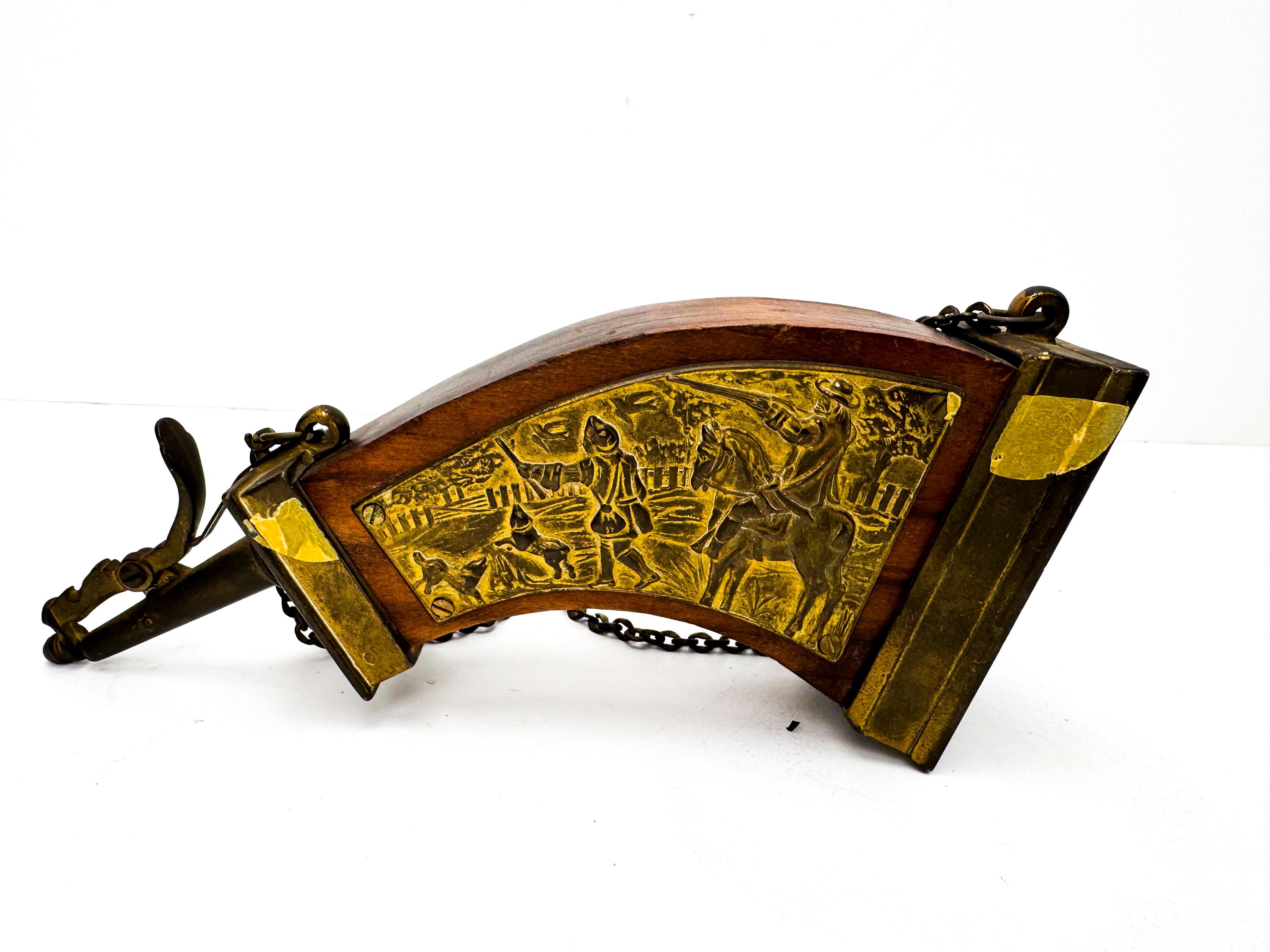 ensemble de deux poires à poudre pour la chasse, corne et