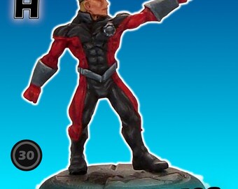 Puede incluir: Una figura en miniatura pintada de rojo y negro que representa a un superhéroe con casco y gafas. La figura está de pie sobre una base redonda con las palabras "Doc Cosmos" impresas en ella. La figura está etiquetada con "H" y tiene el número "30" en la base.