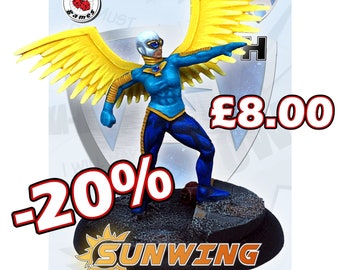 Puede incluir: Una figura miniatura pintada de un superhéroe con alas amarillas, un traje azul y dorado y una máscara azul. La figura está de pie sobre una base negra con las palabras "Sunwing" impresas en ella. También se puede ver el texto "Painted by Ten NoBushi" y "Copyright © 2023 Kitbash Games".