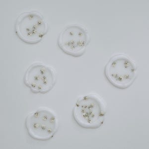 Sticker pour sceau de cire vélin pétales haleine de bébé - Lot de 10 | Sticker pour sceau de cire, fleurs pressées