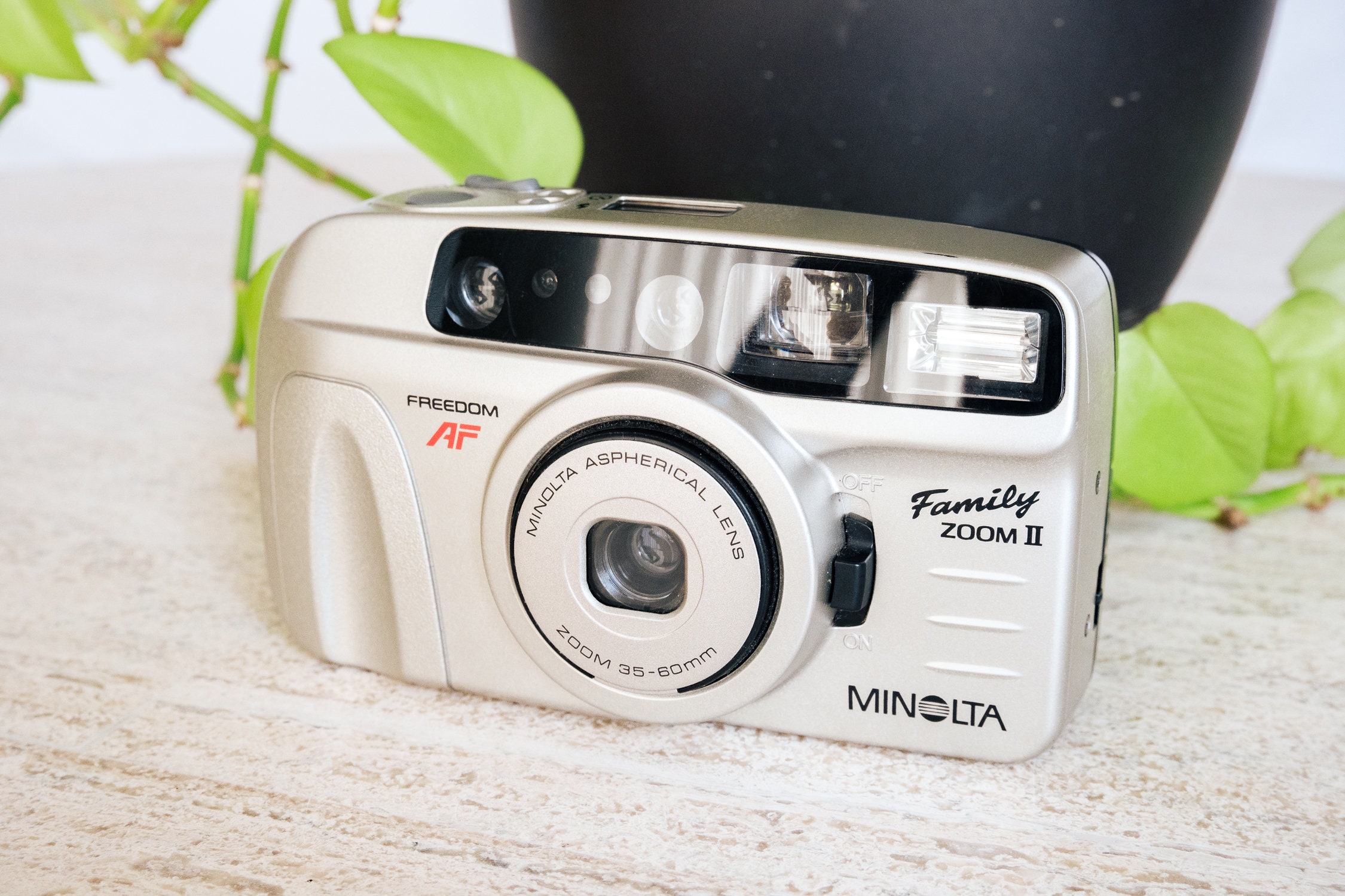 Minolta Freedom Family Zoom Camera 3560mm power zoom Vintage 35mm