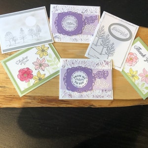 Assortiment de cartes de vœux faites à la main