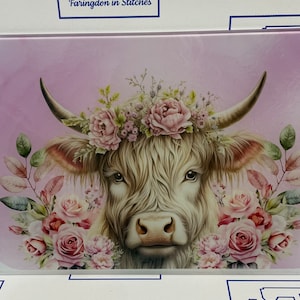 Highland cow glass worktop saver, highland cow chopping board, pink highland cow worktop saver, personalised worktop saver highland cow