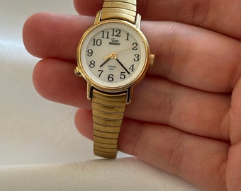 Goldfarbene Timex Indiglo-Uhr