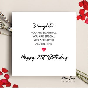 K&ouml;nnte beinhalten: Eine wei&szlig;e Karte mit schwarzem Text, der "Daughter You are beautiful You are special You are loved All the time Happy 21st Birthday" lautet, mit einem roten Herzen und dem Text "Happy Days STATIONERY" unten.