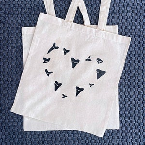 SHARK Tooth Tote Bag | Shark Teeth  | Shark Bag | Shark Gift  | 100 % Cotton | Oeko Tex 100 | Statement Accessoire | Plastic-free packaging