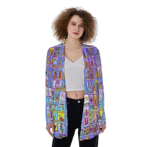 May include: A long-sleeved, open-front jacket with a vibrant tarot card print on a purple backdrop. The jacket has a loose fit and is made from a light material. The tarot card illustrations are in various colours, including red, yellow, blue, and green.