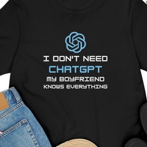ChatGPT vrouw T-Shirt. Ik heb geen chatGPT nodig mijn vriend weet alles. Cadeau voor vriendin. Grappig t-shirt.