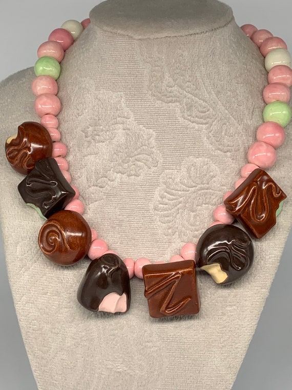 FLYING COLORS Vintage Ceramic Chocolate Candy neck