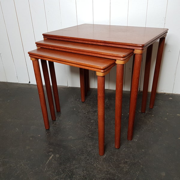 Table à trois sets 60s bois 3 tables d’appoint Braun Denmark EW Bach pour les usines de meubles